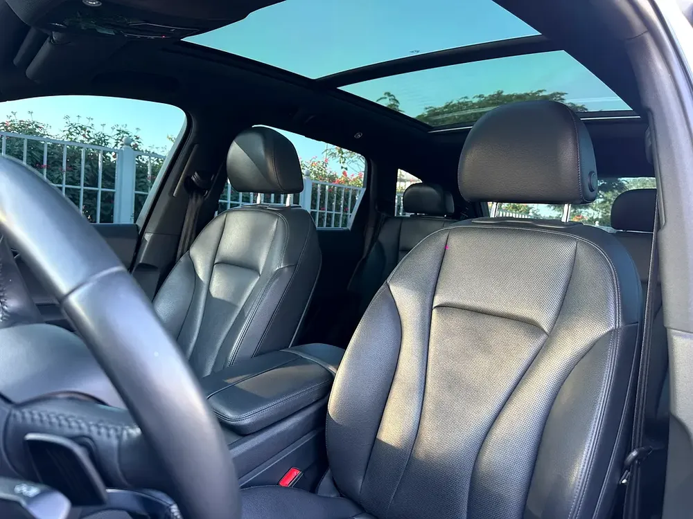 Audi Q7 55TFSI 2019 / Black Edition / Original Paint / Full Service History - Image 10