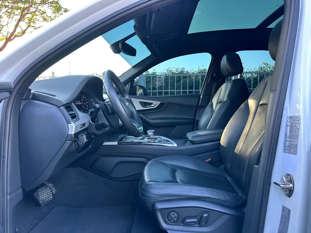 Audi Q7 55TFSI 2019 / Black Edition / Original Paint / Full Service History - Image 11