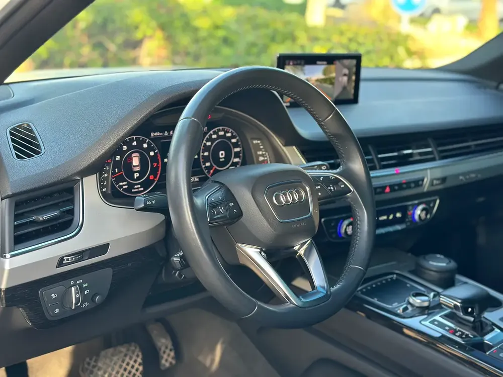 Audi Q7 55TFSI 2019 / Black Edition / Original Paint / Full Service History - Image 8