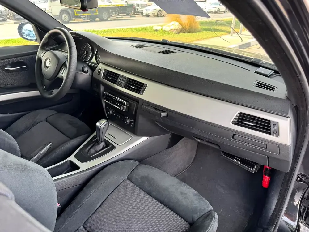 BMW | 323i | 2006 | ONLY | 80622 KM | JAPAN IMPORT | CLEAN TITLE - Image 14