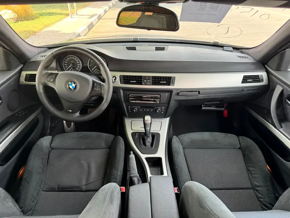 BMW | 323i | 2006 | ONLY | 80622 KM | JAPAN IMPORT | CLEAN TITLE - Image 9