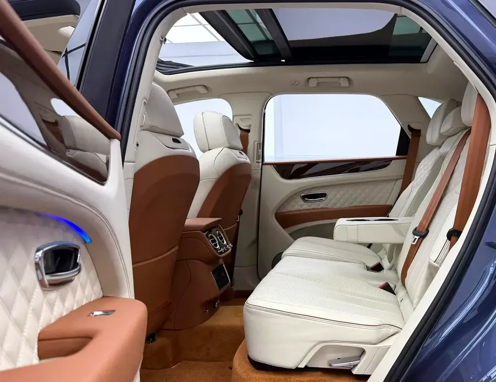 2022 Bentley Bentayga V8, Warranty, Full Service History, Fully Loaded, Excellent Condition, GCC - Image 17