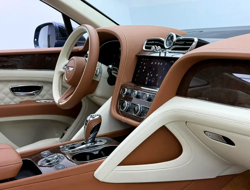 2022 Bentley Bentayga V8, Warranty, Full Service History, Fully Loaded, Excellent Condition, GCC - Image 7