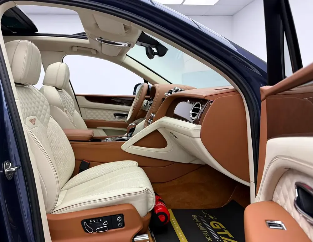 2022 Bentley Bentayga V8, Warranty, Full Service History, Fully Loaded, Excellent Condition, GCC - Image 9