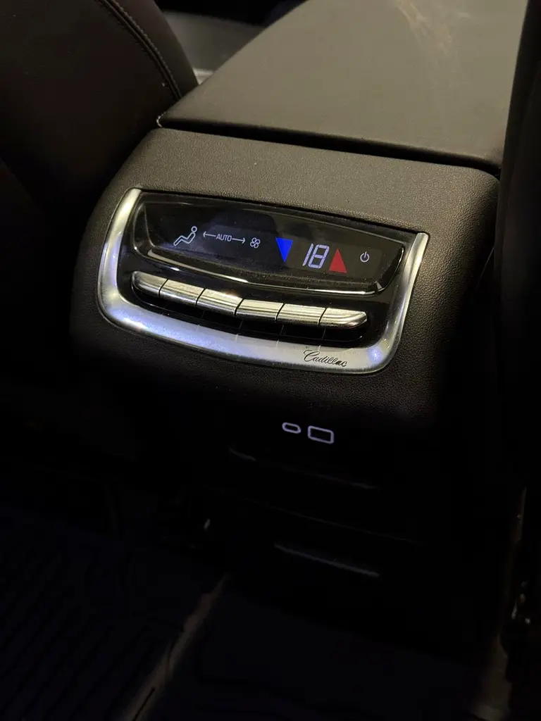 2023 Cadillac XT5 - American Specs - Excellent Condition - Image 11