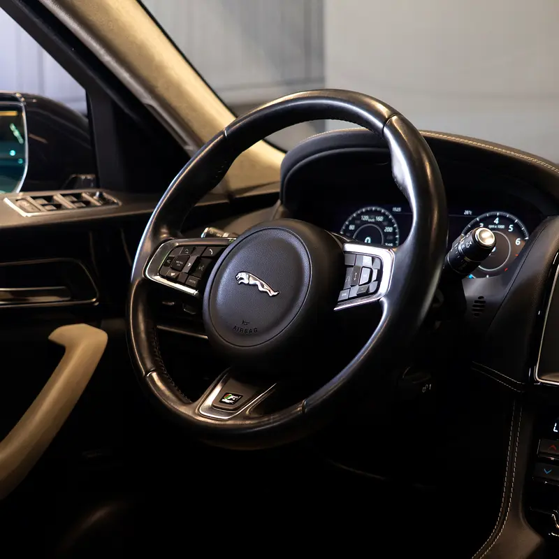 AED 1,628  pm  • 0% Downpayment • Jaguar F-Pace R-Sport • 1 Year Warranty - Image 12