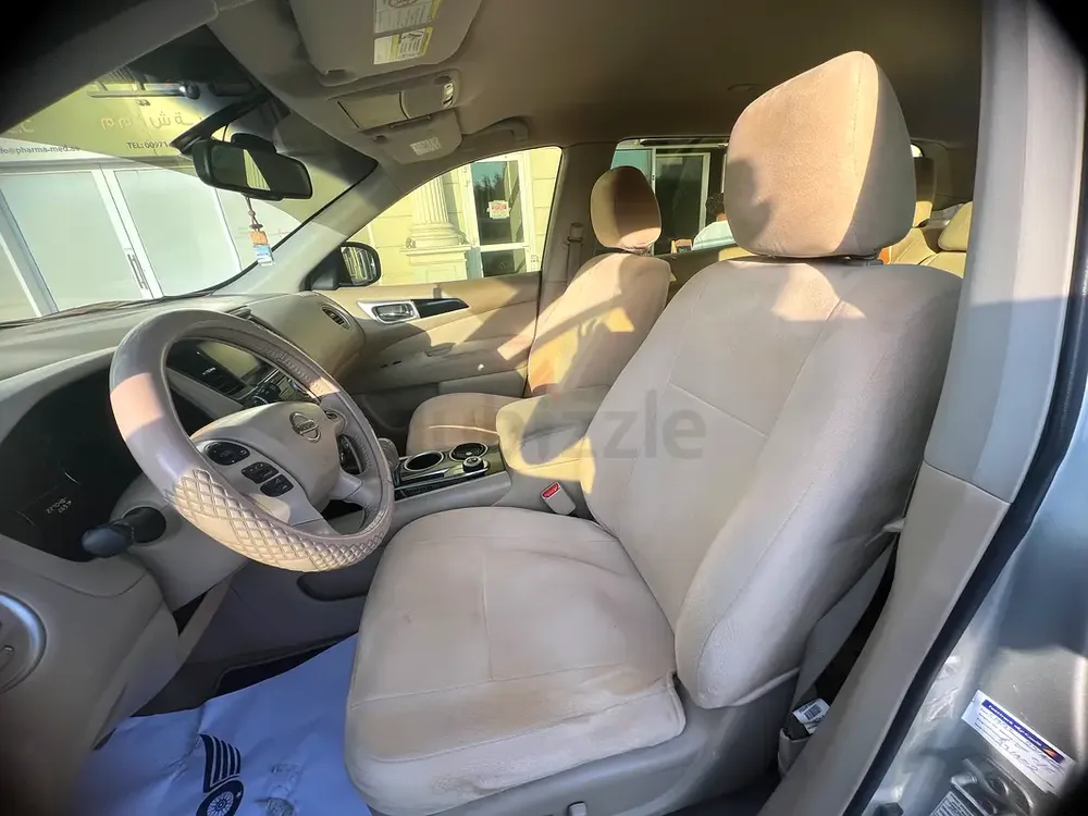 Nissan Pathfinder SE 2015 GCC Specs - 4x4 7Seater  clan family car and no mechanical issues - Image 12