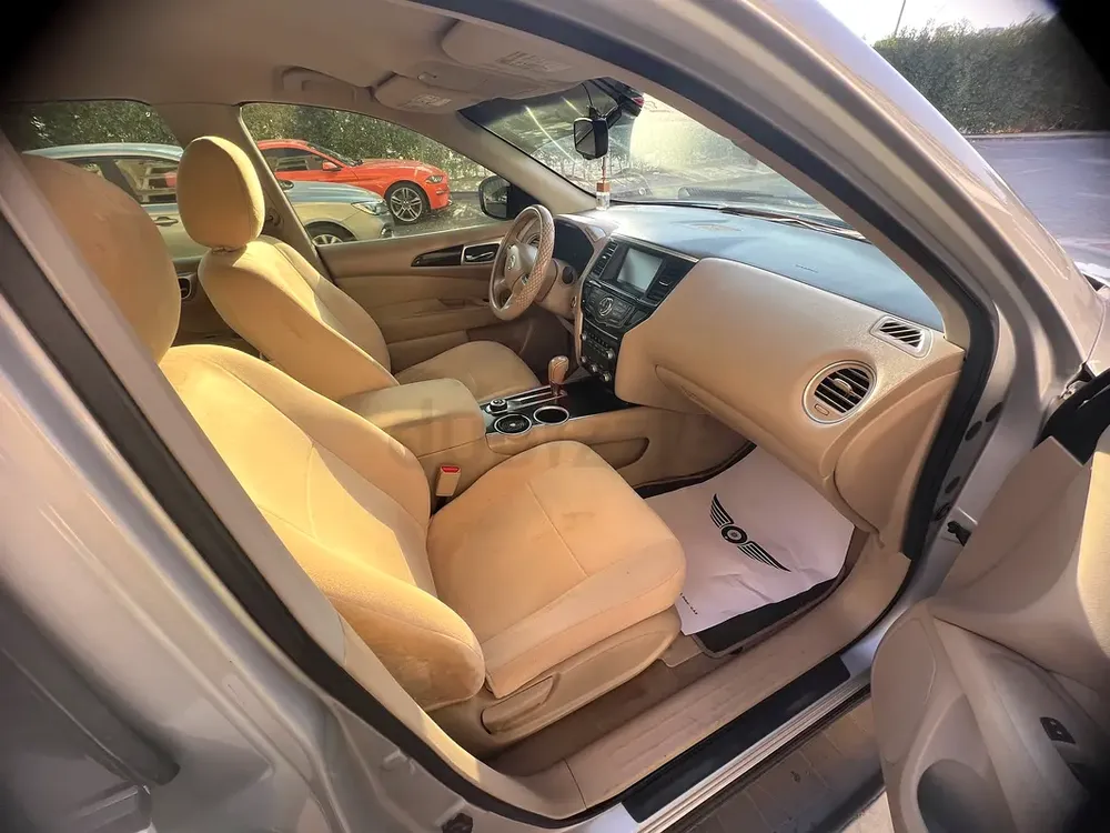 Nissan Pathfinder SE 2015 GCC Specs - 4x4 7Seater  clan family car and no mechanical issues - Image 13