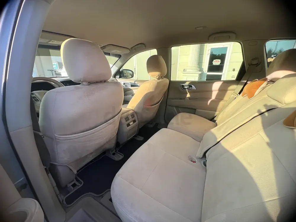 Nissan Pathfinder SE 2015 GCC Specs - 4x4 7Seater  clan family car and no mechanical issues - Image 15