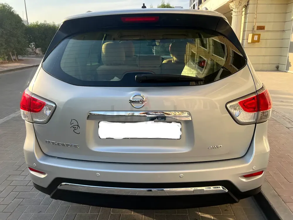Nissan Pathfinder SE 2015 GCC Specs - 4x4 7Seater  clan family car and no mechanical issues - Image 4