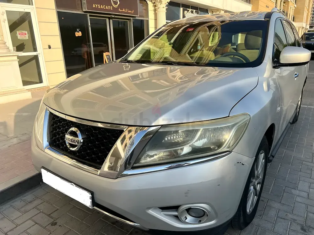 Nissan Pathfinder SE 2015 GCC Specs - 4x4 7Seater  clan family car and no mechanical issues - Image 6