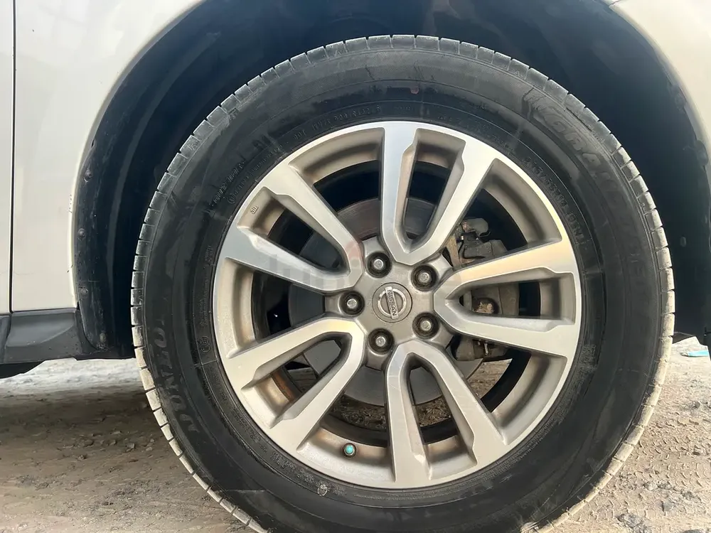 Nissan Pathfinder SE 2015 GCC Specs - 4x4 7Seater  clan family car and no mechanical issues - Image 7