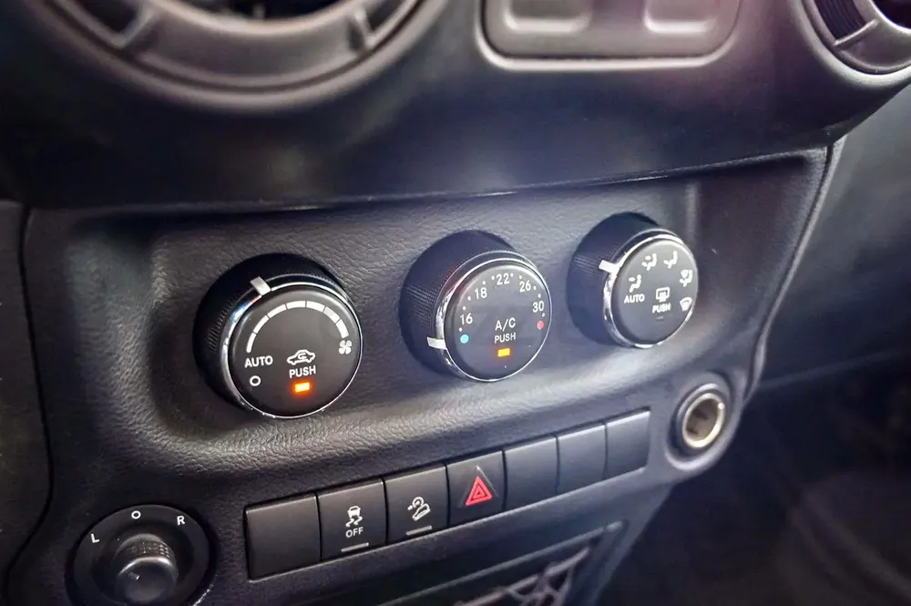 AED 1325/month | 2017 Jeep Wrangler  | GCC Specs | Ref#418711 - Image 15
