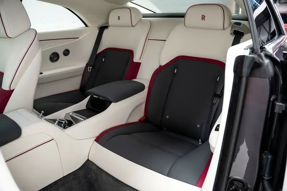 GCC SPECS AGMC WARRANTY AND SERVICE CONTRACT - 2024 ROLLS ROYCE SPECTRE SILVER BADGE + STARLIGHT - Image 15