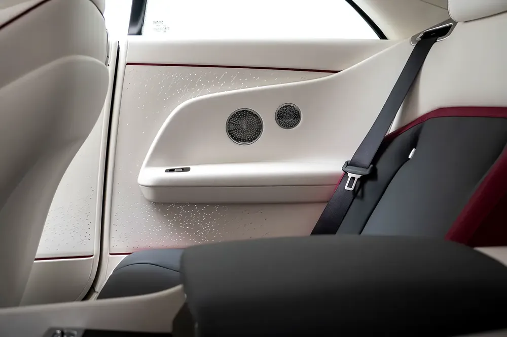 GCC SPECS AGMC WARRANTY AND SERVICE CONTRACT - 2024 ROLLS ROYCE SPECTRE SILVER BADGE + STARLIGHT - Image 16