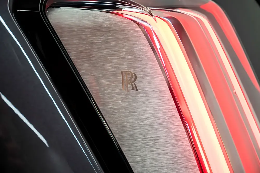 GCC SPECS AGMC WARRANTY AND SERVICE CONTRACT - 2024 ROLLS ROYCE SPECTRE SILVER BADGE + STARLIGHT - Image 18