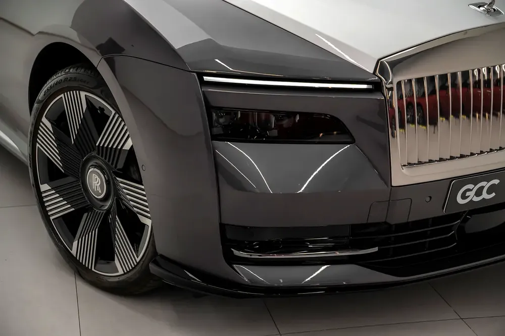 GCC SPECS AGMC WARRANTY AND SERVICE CONTRACT - 2024 ROLLS ROYCE SPECTRE SILVER BADGE + STARLIGHT - Image 19
