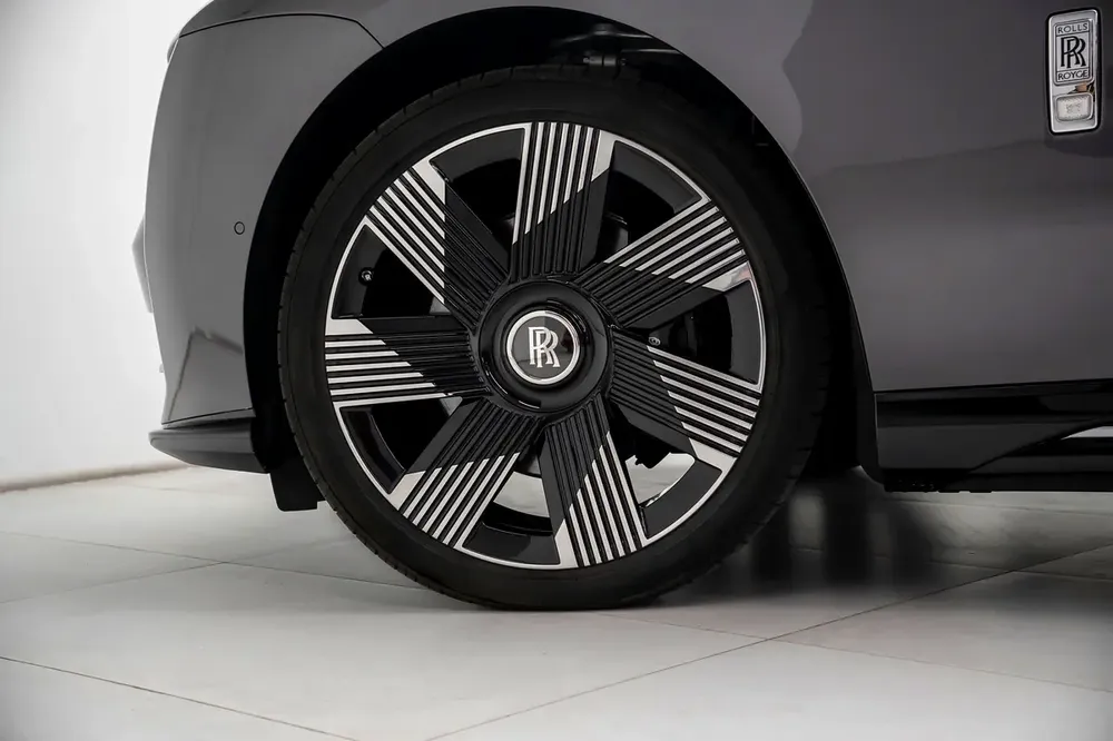 GCC SPECS AGMC WARRANTY AND SERVICE CONTRACT - 2024 ROLLS ROYCE SPECTRE SILVER BADGE + STARLIGHT - Image 6