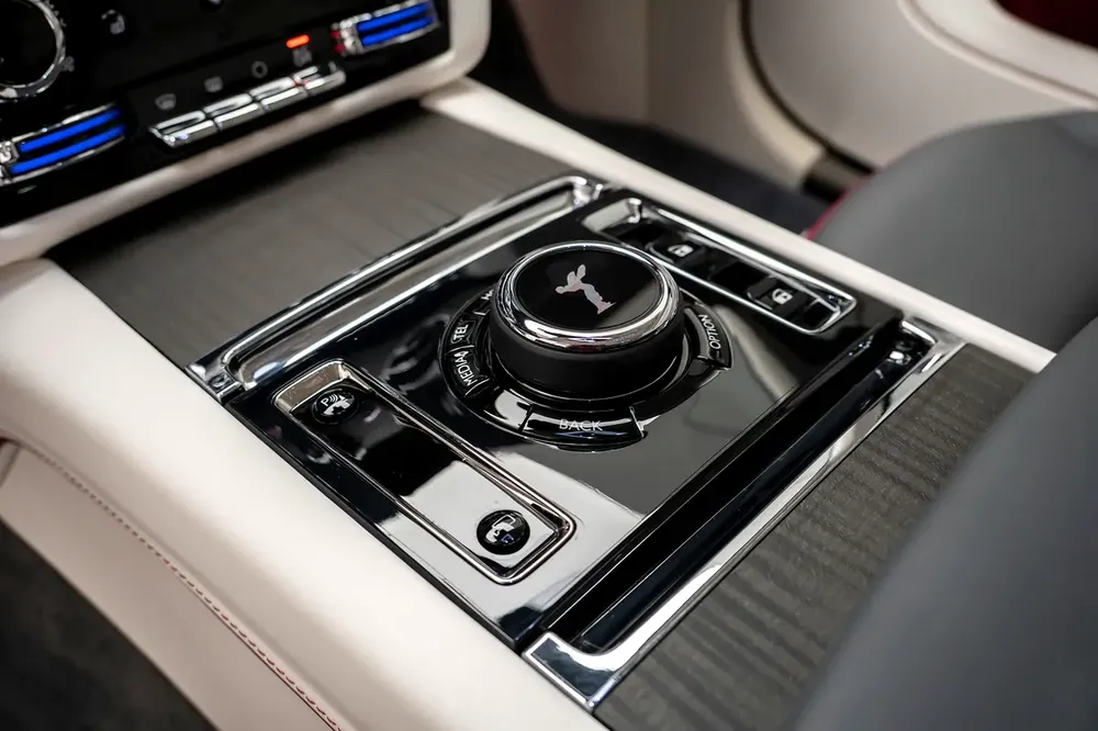 GCC SPECS AGMC WARRANTY AND SERVICE CONTRACT - 2024 ROLLS ROYCE SPECTRE SILVER BADGE + STARLIGHT - Image 9