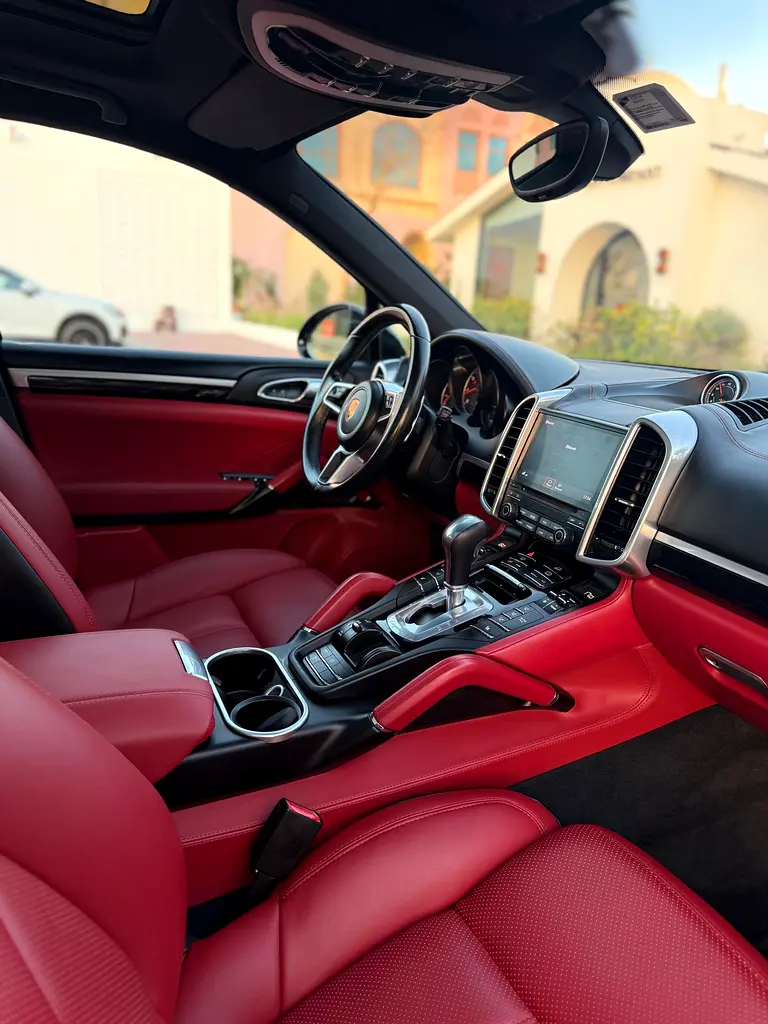 Porsche Cayenne Standard 2018 | GCC Specs | Well Maintained - Image 11