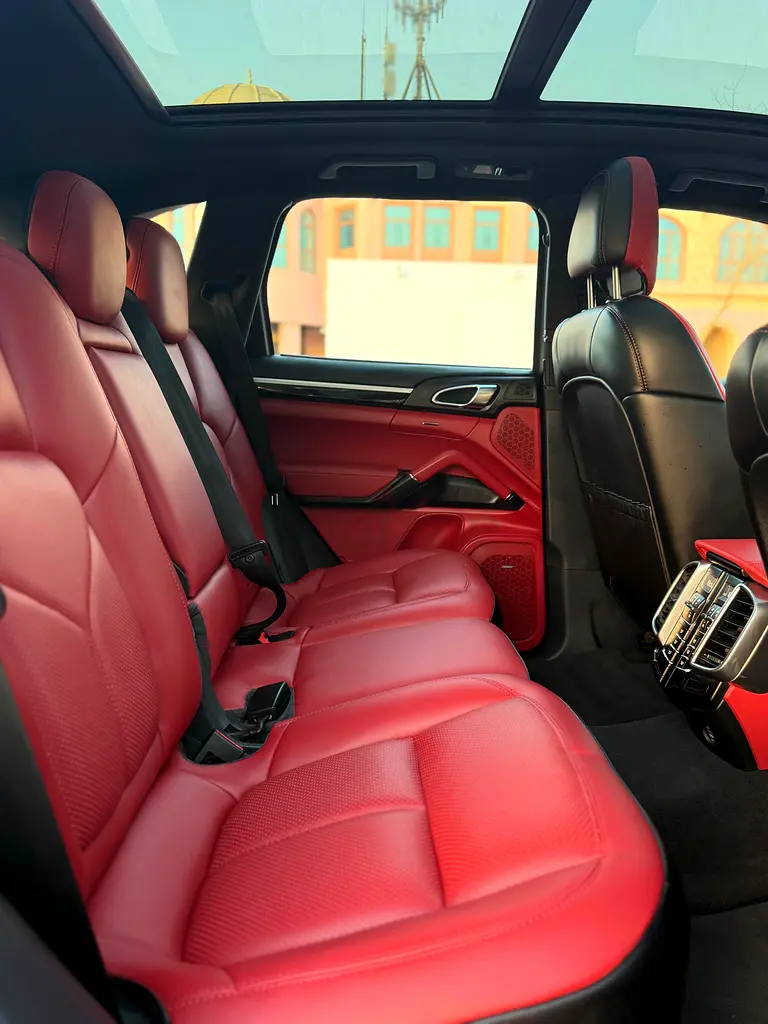 Porsche Cayenne Standard 2018 | GCC Specs | Well Maintained - Image 13