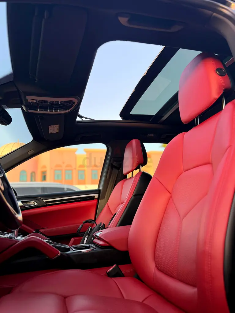 Porsche Cayenne Standard 2018 | GCC Specs | Well Maintained - Image 14