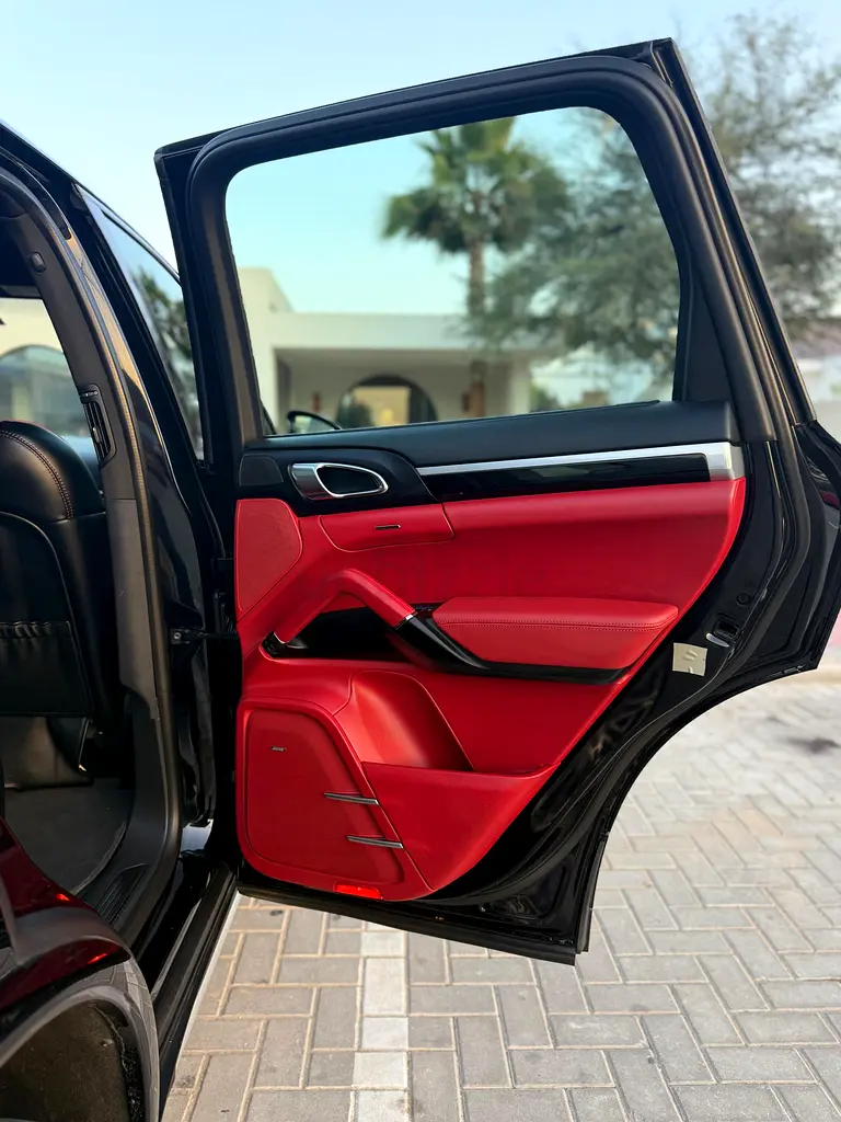 Porsche Cayenne Standard 2018 | GCC Specs | Well Maintained - Image 15