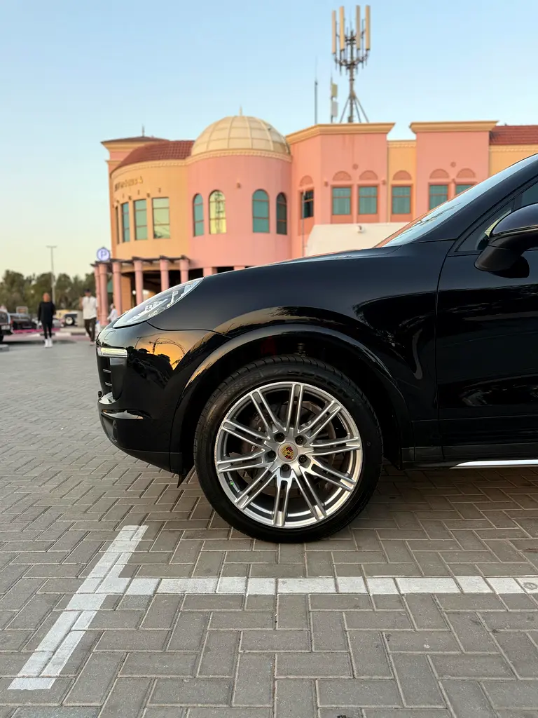 Porsche Cayenne Standard 2018 | GCC Specs | Well Maintained - Image 4