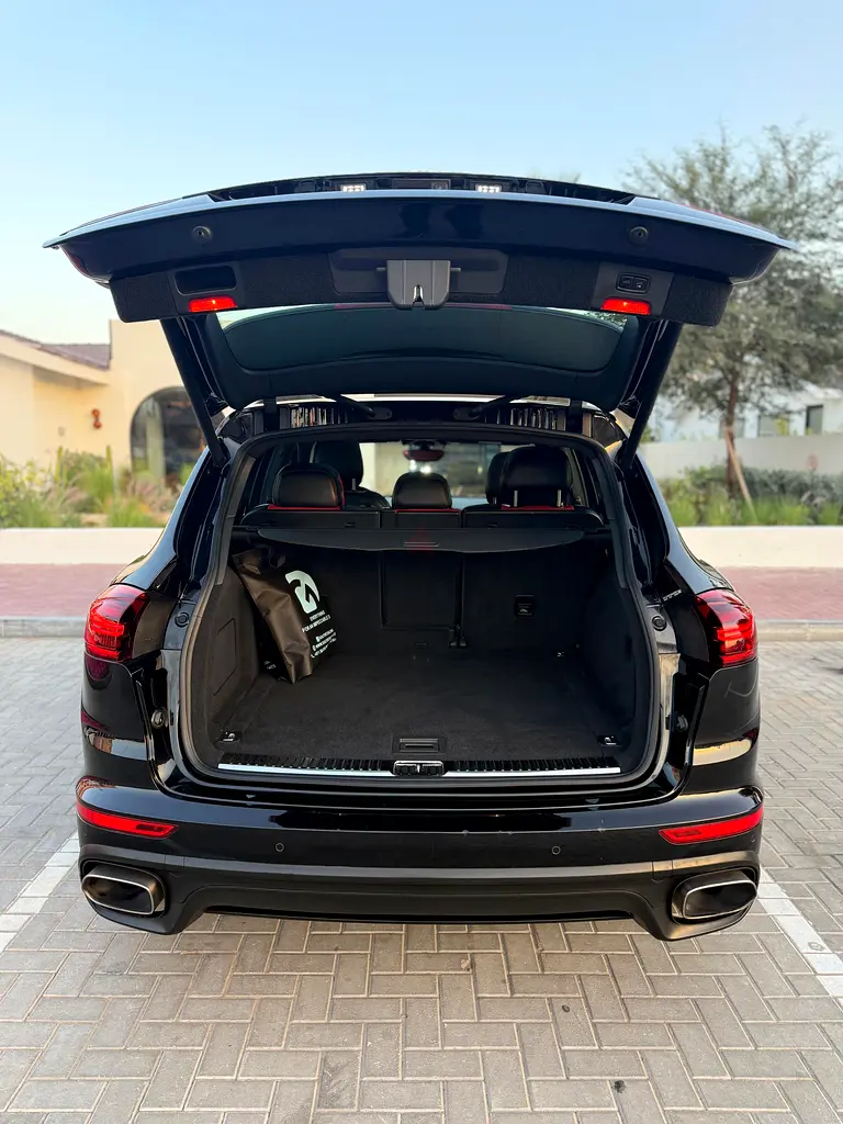 Porsche Cayenne Standard 2018 | GCC Specs | Well Maintained - Image 5
