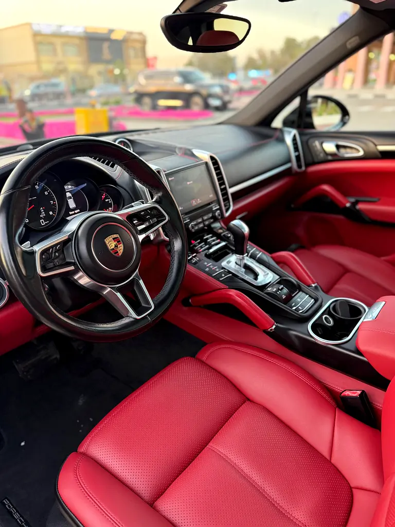 Porsche Cayenne Standard 2018 | GCC Specs | Well Maintained - Image 8
