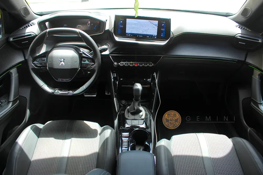 Peugeot 2008 1.2 PureTech GT Line 2023 - GCC Specs - Like New! - Image 11