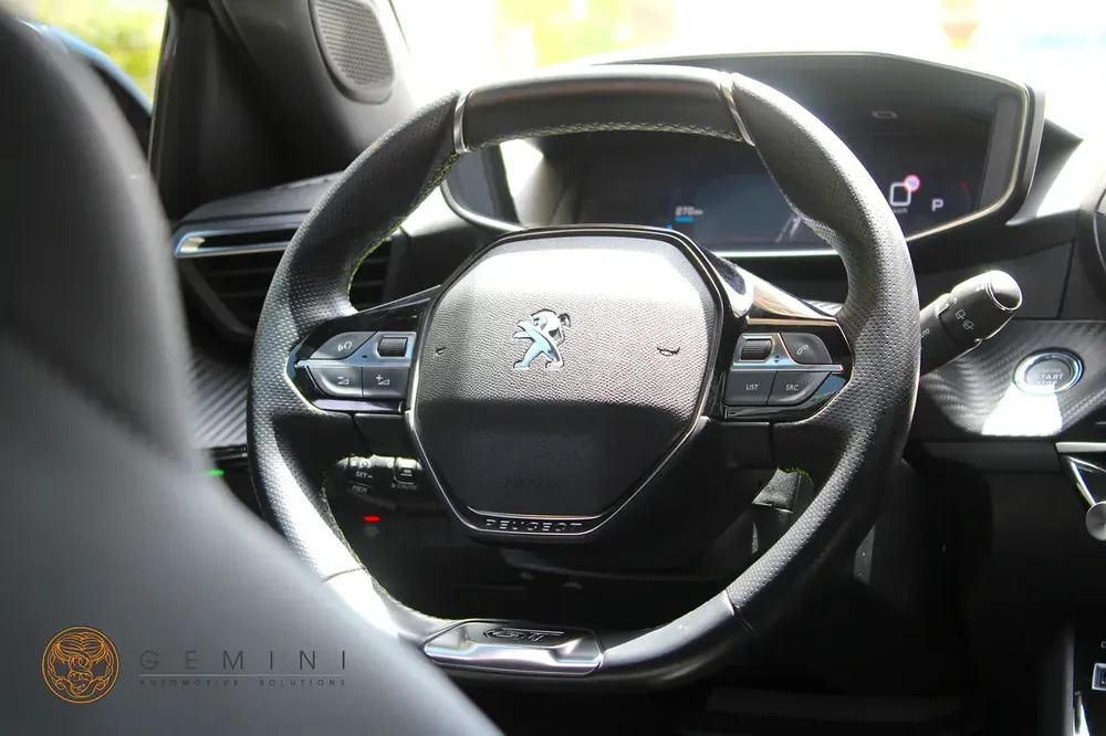 Peugeot 2008 1.2 PureTech GT Line 2023 - GCC Specs - Like New! - Image 12
