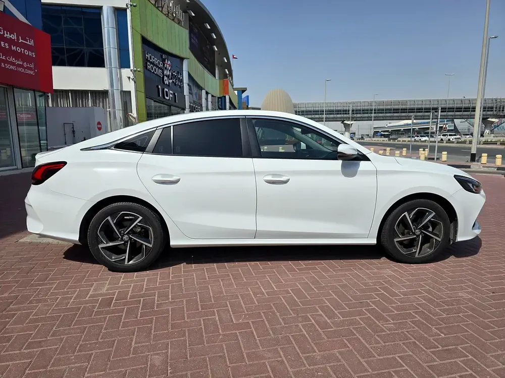 MG GT Comfort 2023, GCC Specs - Perfect Condition- Dealership warranty till Sep 2029 / 200000 km - Image 4