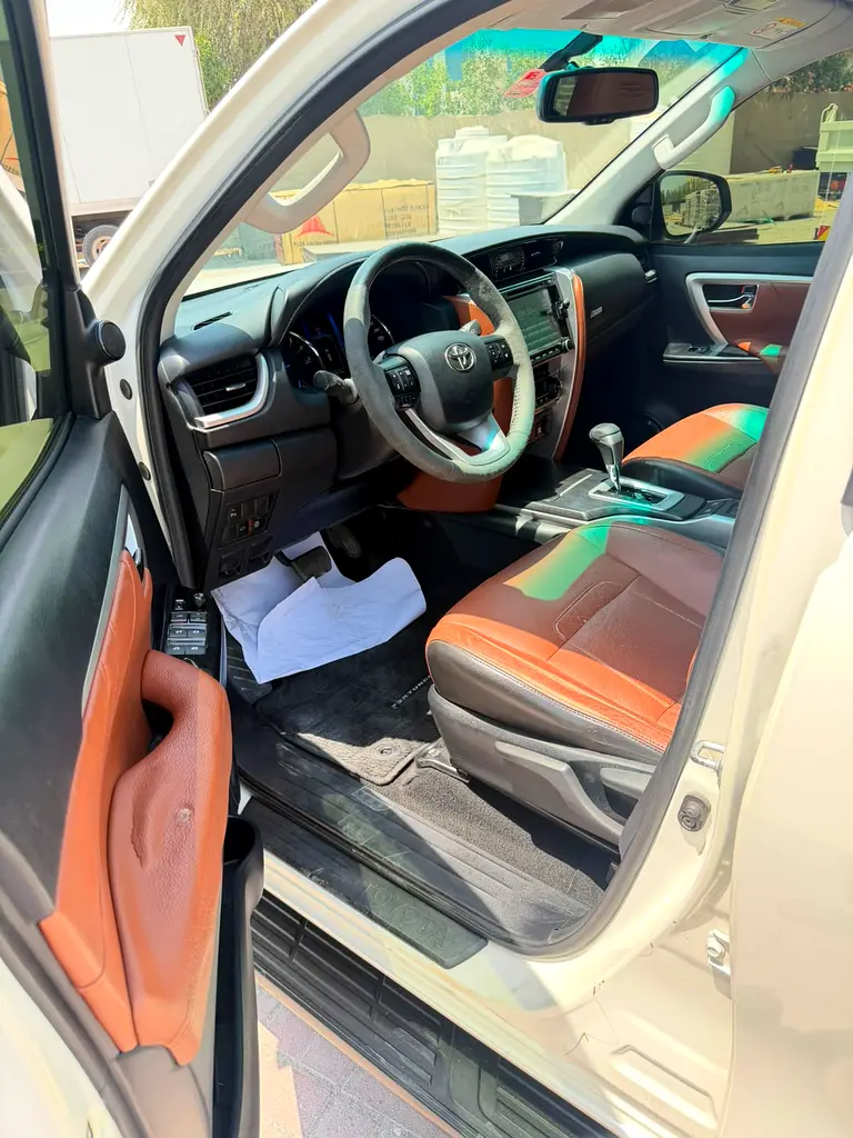 Toyota Fortuner VXR 2018 GCC Specs - Well Maintained - Image 12