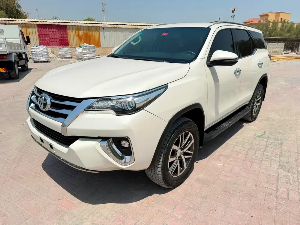 Toyota Fortuner VXR 2018 GCC Specs - Well Maintained - Image 4