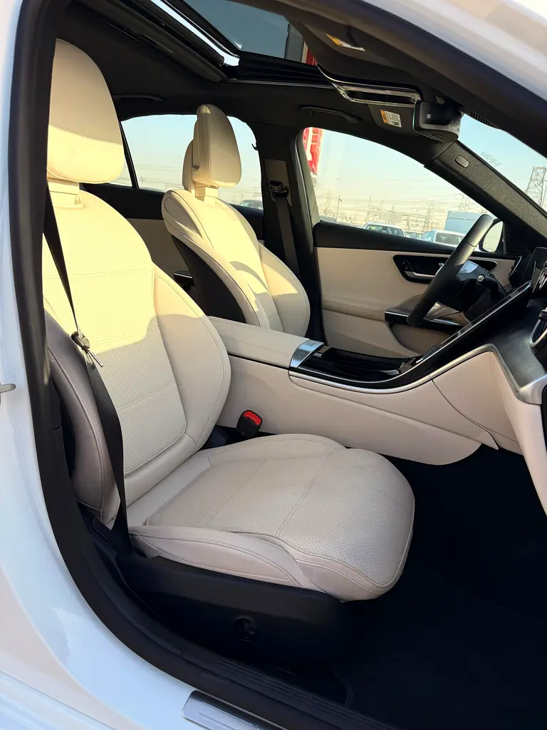 MERCEDES BENZ c 300 2025 . FULL OPTION  Top series - Image 10
