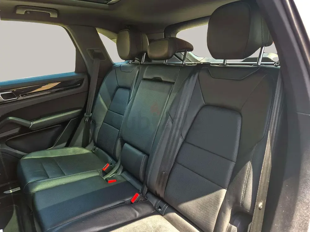 AED 2502/month | 2018 Porsche Cayenne  | GCC Specs | Ref#453077 - Image 12