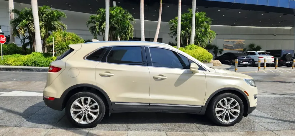 2018 Lincoln MKC -2.0L/4 cyl-Excellent Condition-Bank Finance Available - Image 4