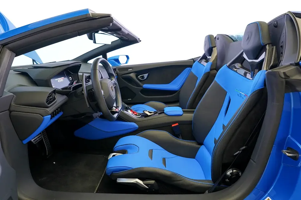 HURACAN SPYDER | TWO TONE INTERIOR | CARBON TRIM INTERIOR | WARRANTY AVAILABLE - Image 10
