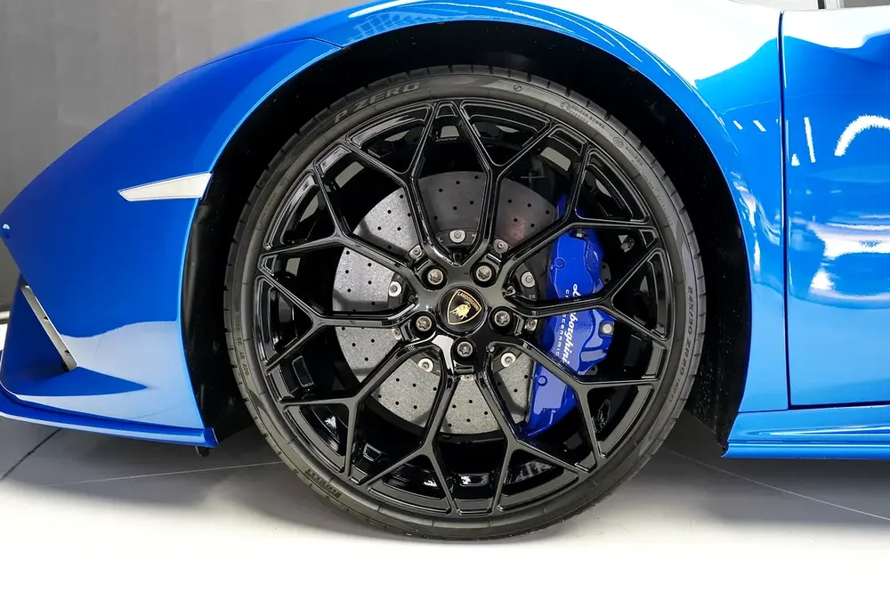 HURACAN SPYDER | TWO TONE INTERIOR | CARBON TRIM INTERIOR | WARRANTY AVAILABLE - Image 14