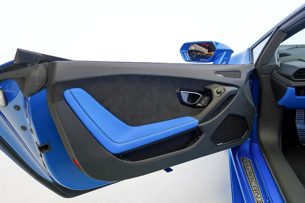 HURACAN SPYDER | TWO TONE INTERIOR | CARBON TRIM INTERIOR | WARRANTY AVAILABLE - Image 7