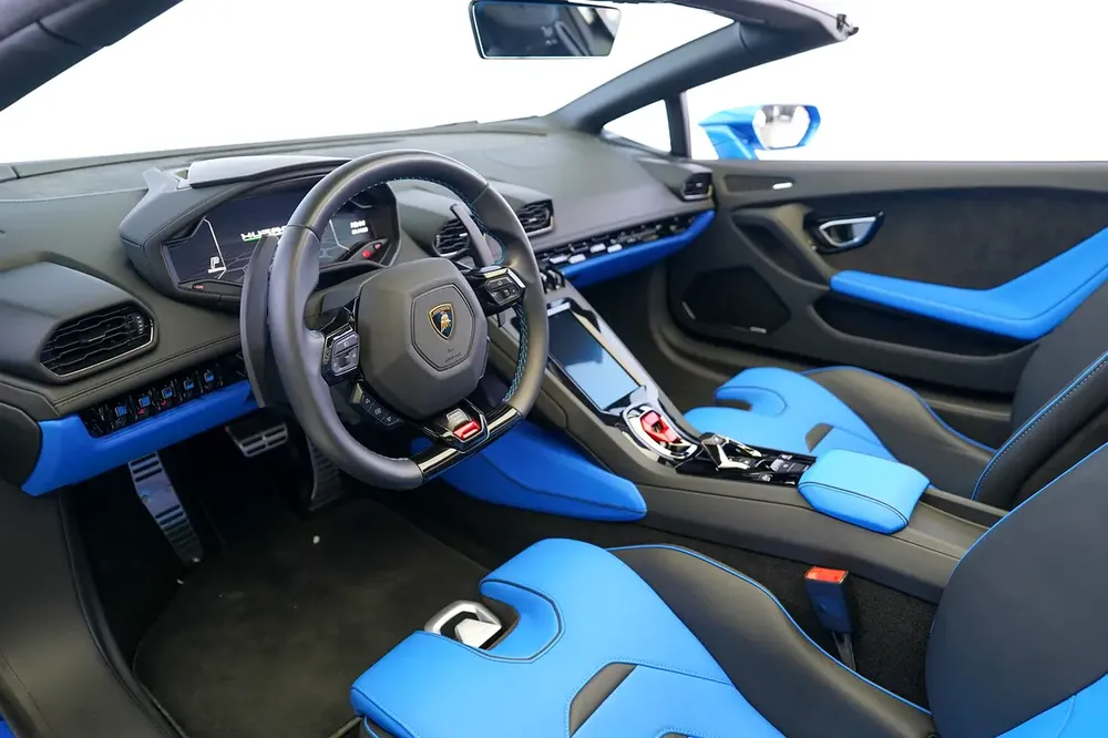 HURACAN SPYDER | TWO TONE INTERIOR | CARBON TRIM INTERIOR | WARRANTY AVAILABLE - Image 8