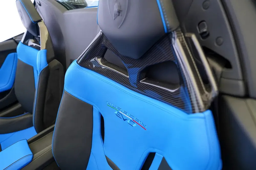 HURACAN SPYDER | TWO TONE INTERIOR | CARBON TRIM INTERIOR | WARRANTY AVAILABLE - Image 9
