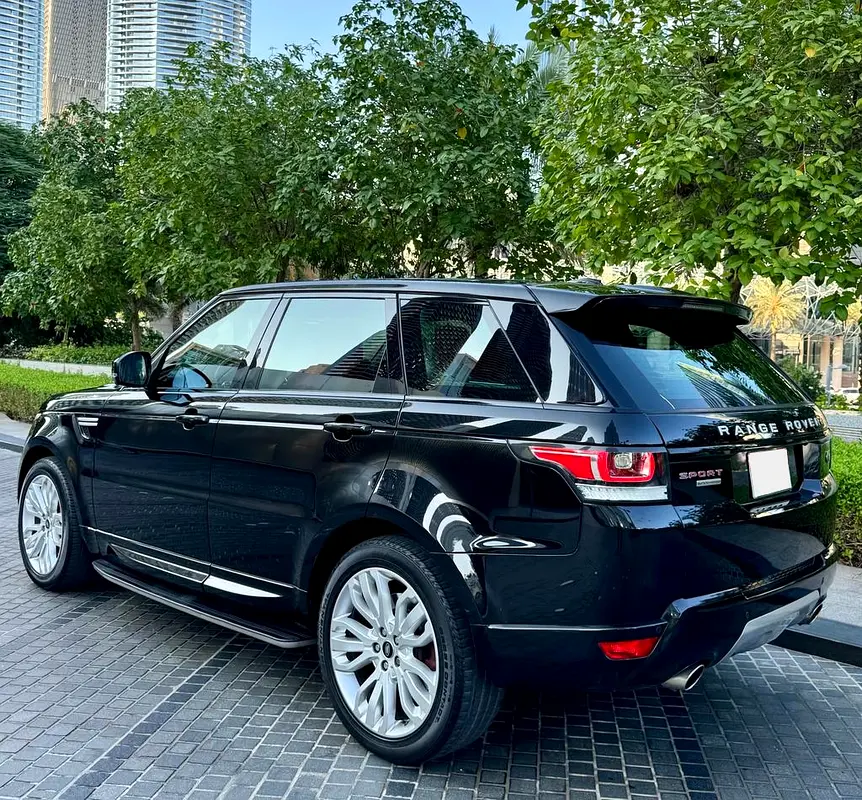 Land Rover Range Rover Sport Supercharged | GCC Specs | Pristine Condition - Image 17