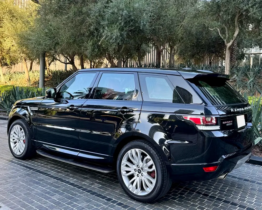 Land Rover Range Rover Sport Supercharged | GCC Specs | Pristine Condition - Image 4
