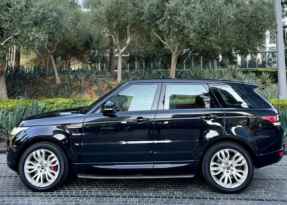 Land Rover Range Rover Sport Supercharged | GCC Specs | Pristine Condition - Image 5