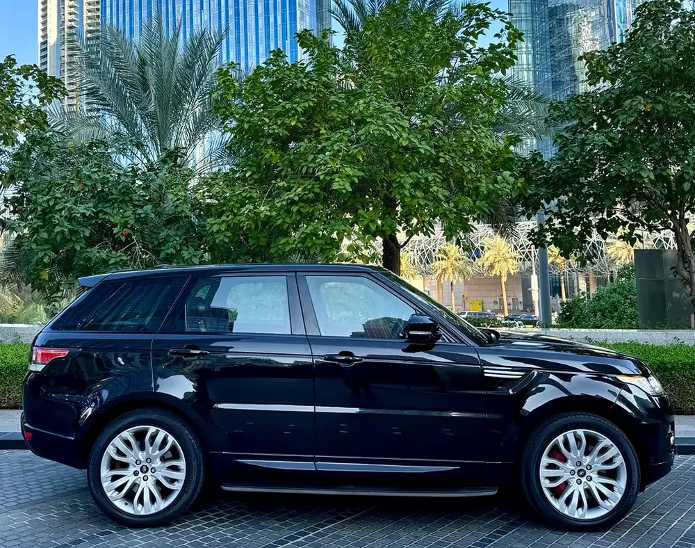 Land Rover Range Rover Sport Supercharged | GCC Specs | Pristine Condition - Image 6