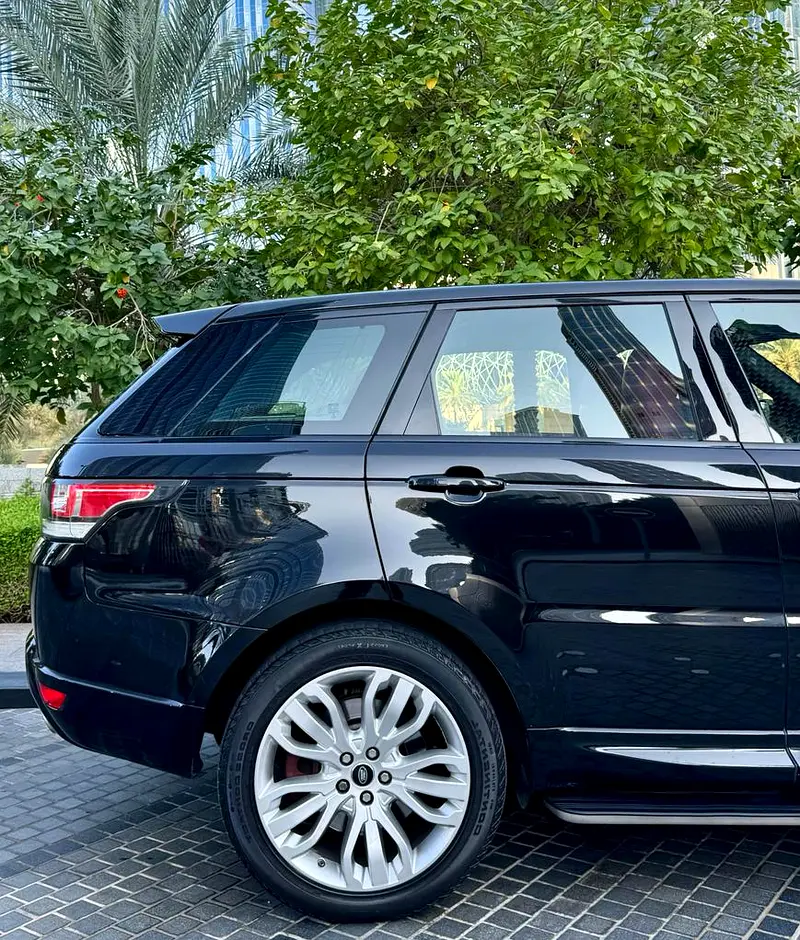 Land Rover Range Rover Sport Supercharged | GCC Specs | Pristine Condition - Image 7