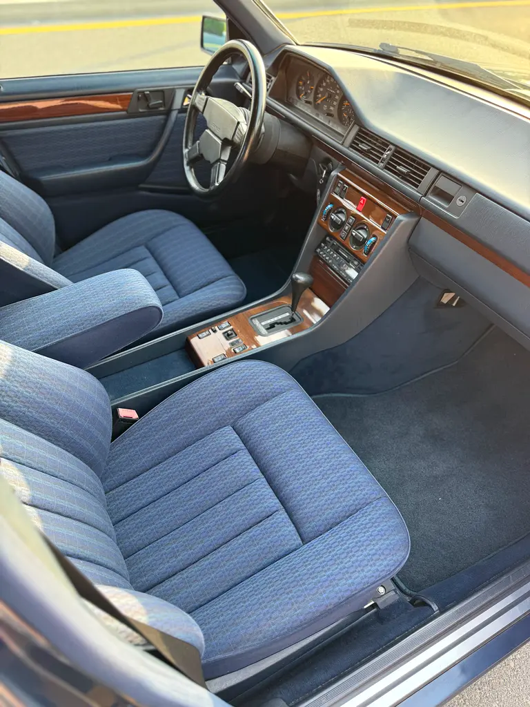 E 300 Original Amg Kit Mint Condition Fully Serviced - Image 12