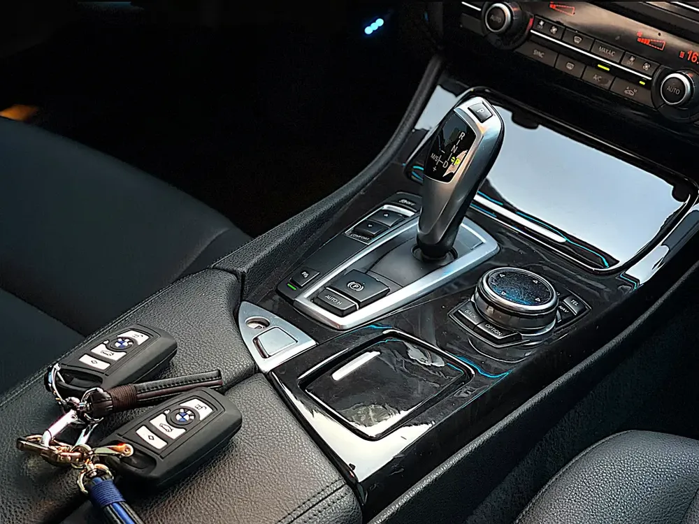 AED 1,800 P.M | BMW 5 SERIES | 520i |EXCLUSIVE | 2015 GCC | ORIGINAL PAINT - Image 14